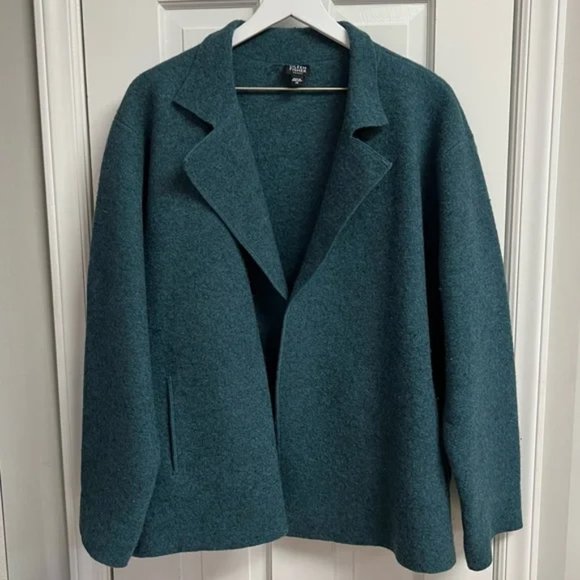 New Eileen Fisher 100% wool cropped boxy relaxed fit cocoon jacket
